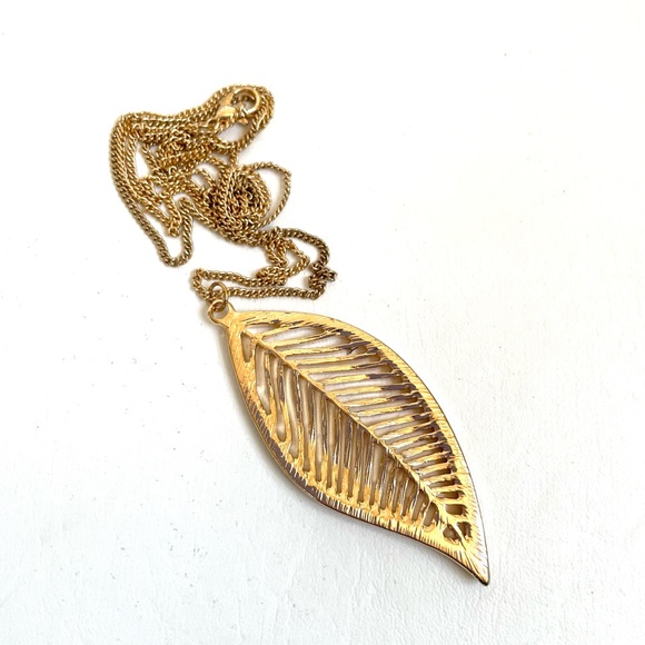 GOLD PLATED SINGLE LEAF CLEAR RHINESTONE PENDANT NECKLACE CHAIN RIBBED - Picture 4 of 6